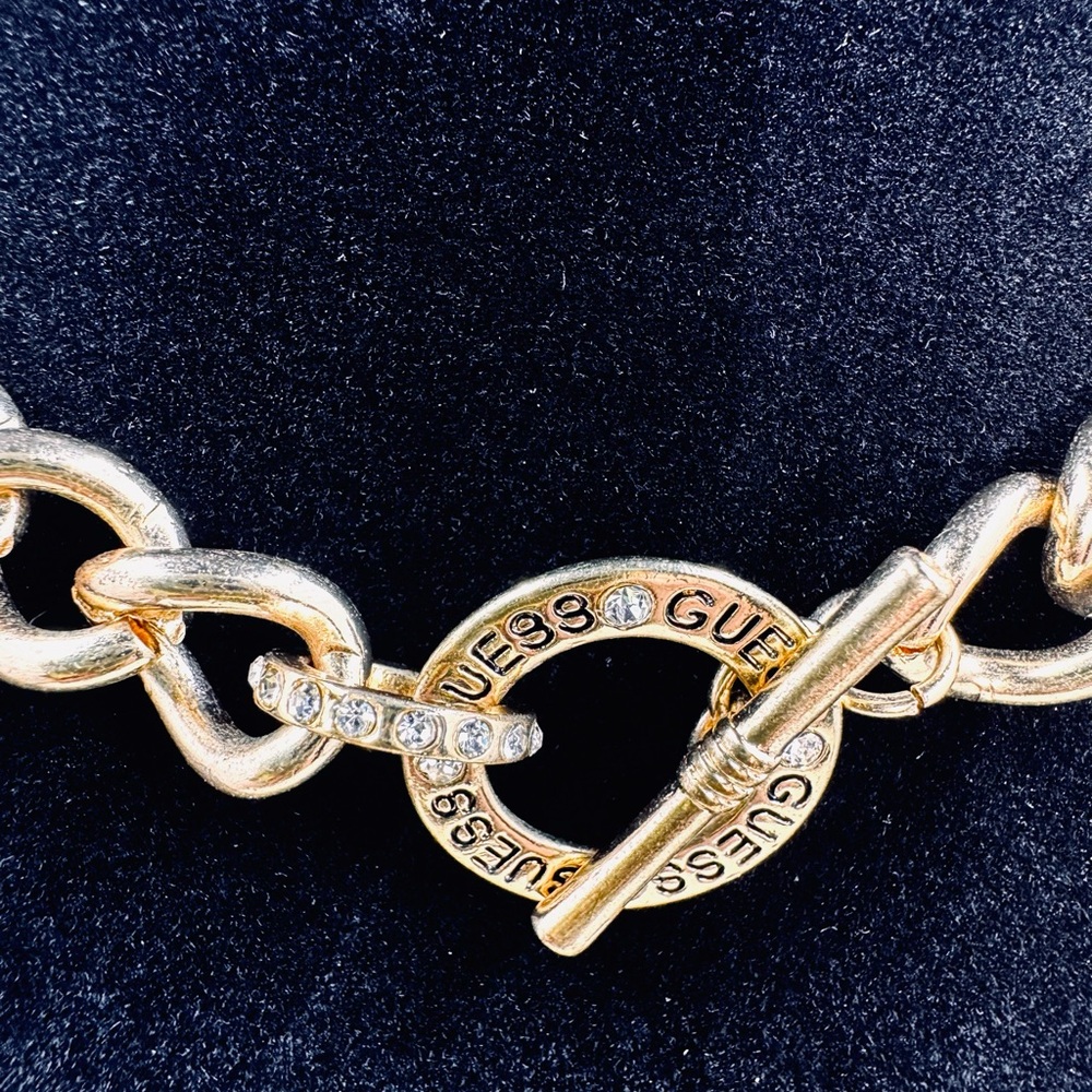 Guess 18” Gold Chain Toggle Necklace with Crystal Accents Excellent Condition - Picture 2 of 2
